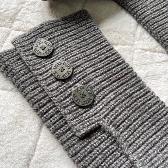 UGG Australia | Cardi Knit Boots in Gray | Size 7 - Picture 4 of 10